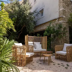 Le Clos Violette D'aglaé , LʼIsle-sur-la-Sorgue France